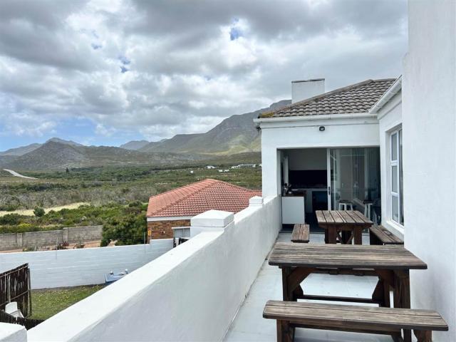 4 Bedroom House in Pringle Bay
