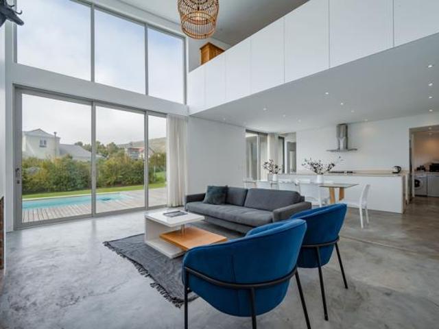 4 Bedroom House in Pringle Bay