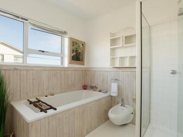 4 Bedroom House in Pringle Bay