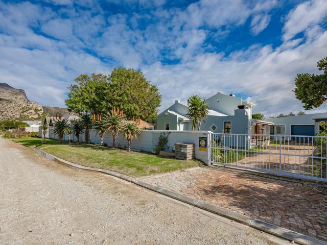 4 Bedroom House in Pringle Bay