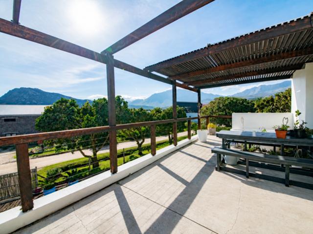 4 Bedroom House in Pringle Bay