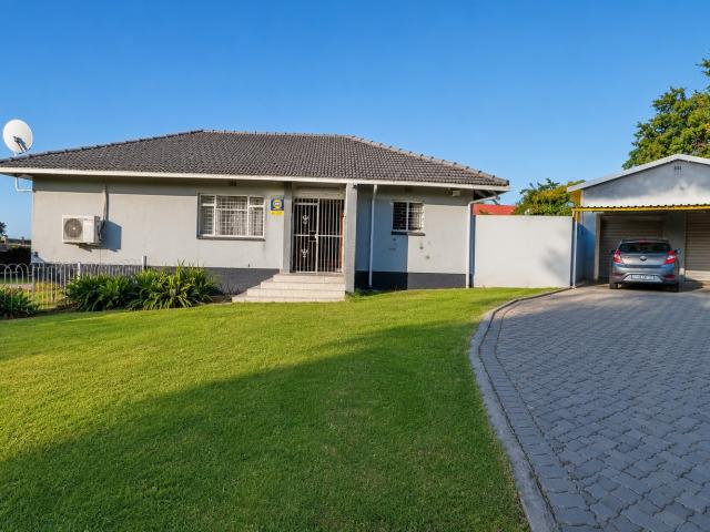 4 Bedroom House in Protea Park