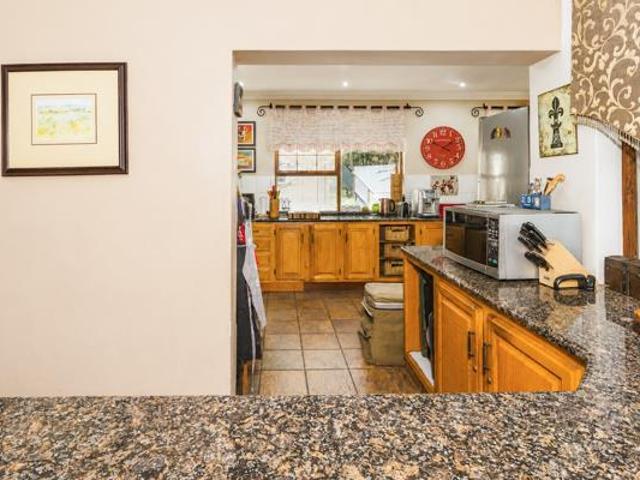 4 Bedroom House in Protea Park