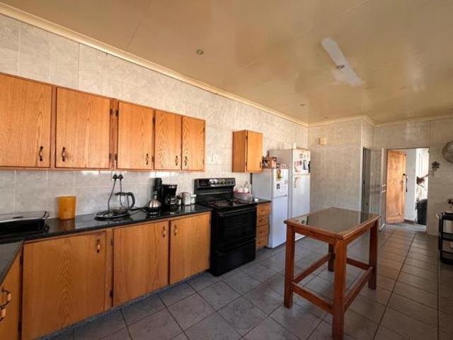 4 Bedroom House in Protea Park