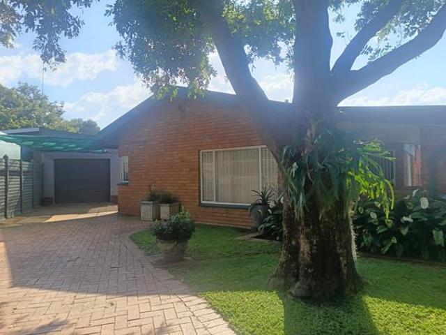 4 Bedroom House in Protea Park