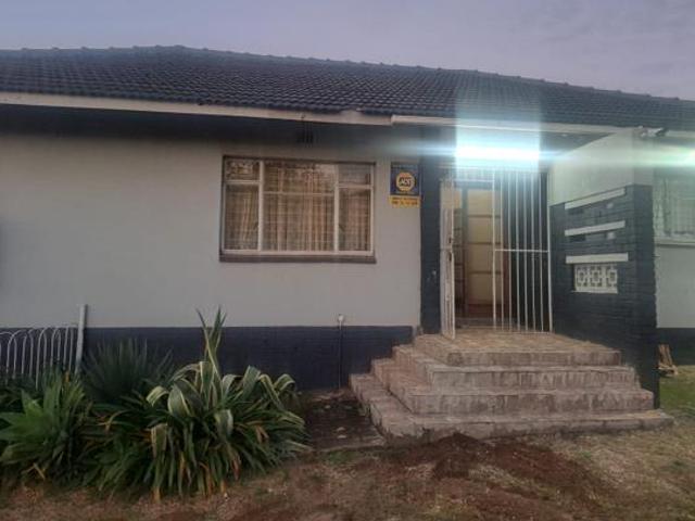 4 Bedroom House in Protea Park