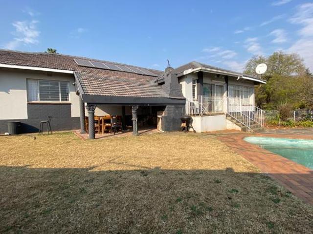 4 Bedroom House in Protea Park
