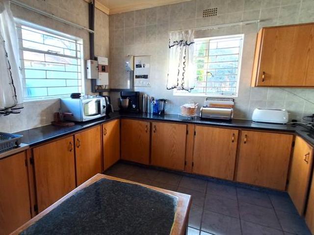4 Bedroom House in Protea Park