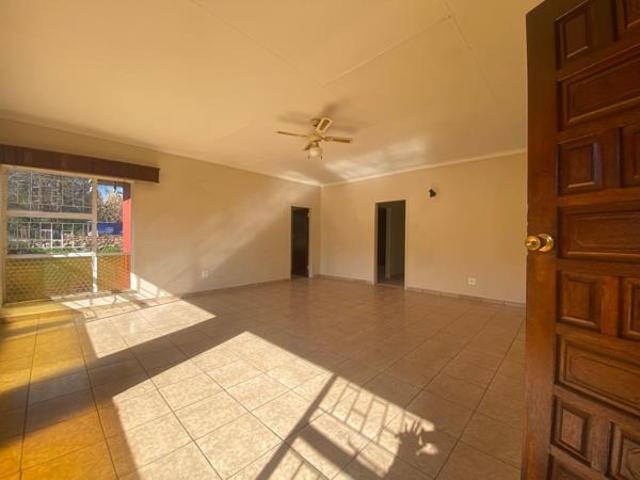 4 Bedroom House in Protea Ridge