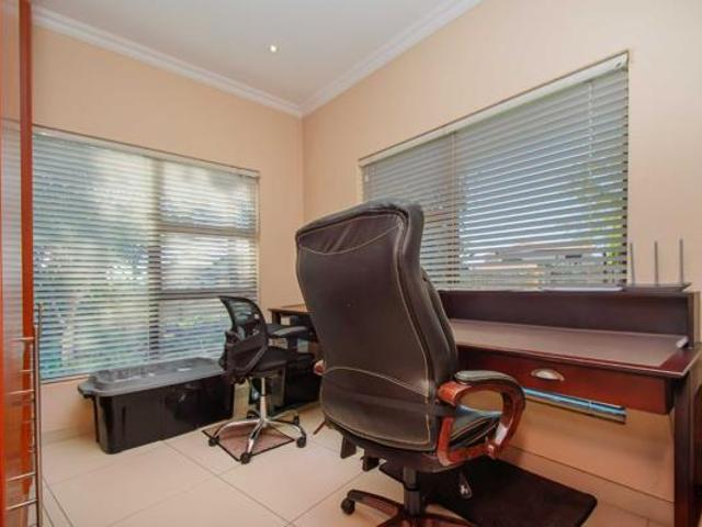 4 Bedroom House in Protea Ridge