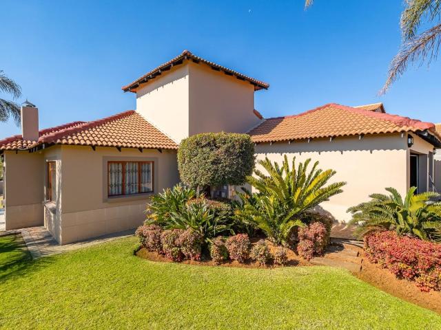 4 Bedroom House in Protea Ridge