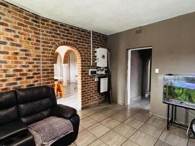 4 Bedroom House in Rothdene