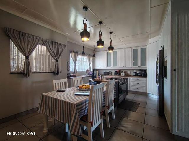 4 Bedroom House in Rothdene