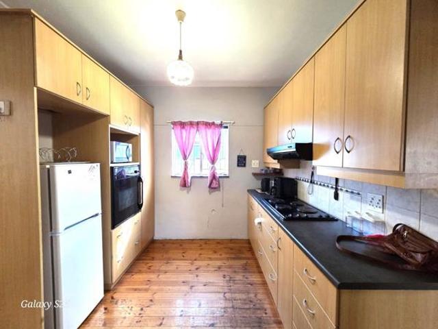 4 Bedroom House in Roux Park