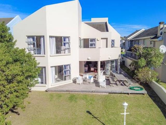 4 Bedroom House in Royal Alfred Marina