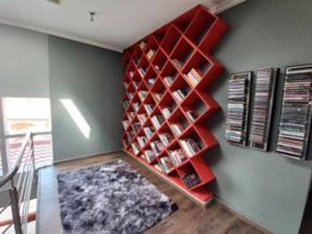 4 Bedroom House in Roylglen Gardens