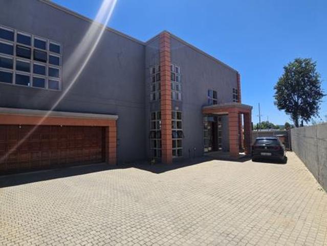 4 Bedroom House in Roylglen Gardens