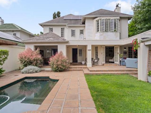 4 Bedroom House in Rondebosch