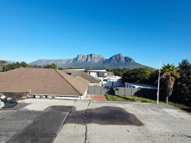 4 Bedroom House in Rondebosch East