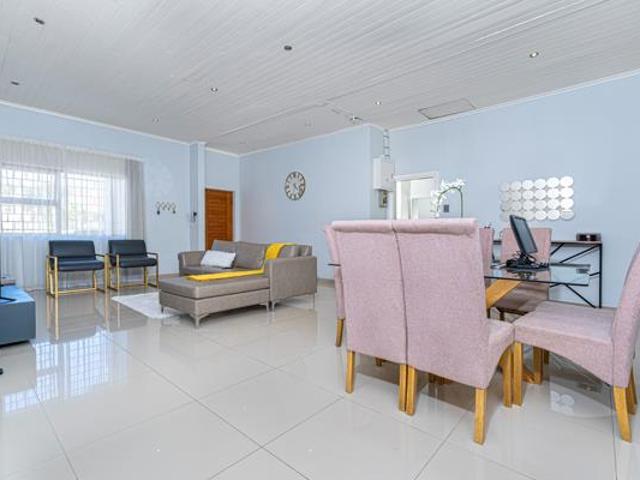 4 Bedroom House in Rondebosch East