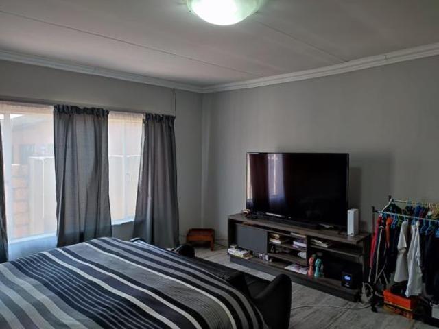 4 Bedroom House in Roodewal