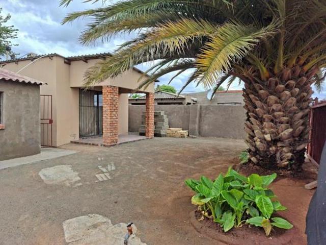 4 Bedroom House in Roodewal
