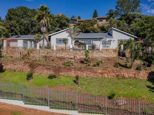 4 Bedroom House in Roodekrans