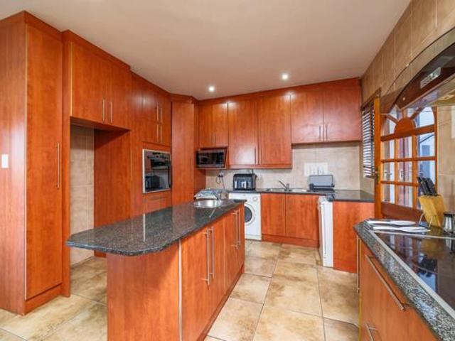 4 Bedroom House in Roodekrans