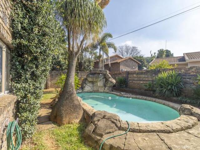 4 Bedroom House in Roodepoort Central