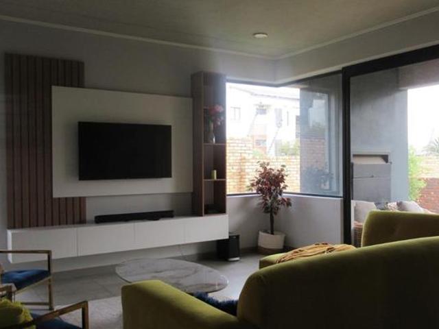 4 Bedroom House in Roodepoort Central