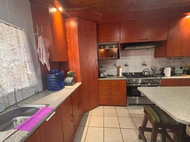 4 Bedroom House in Roodepoort North