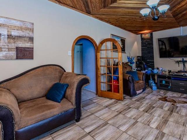 4 Bedroom House in Roodepoort North