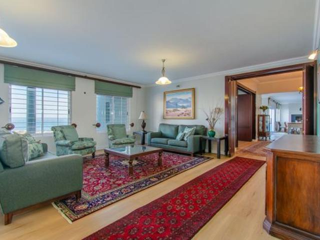 4 Bedroom House in Rooi Els