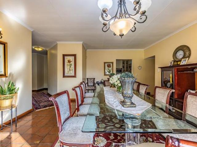 4 Bedroom House in Rooihuiskraal