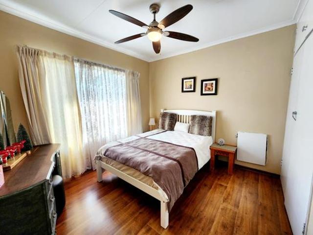 4 Bedroom House in Rooihuiskraal