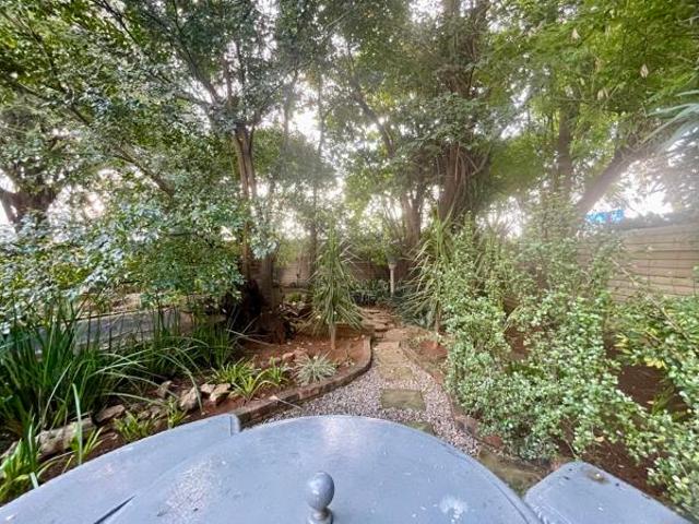 4 Bedroom House in Rooihuiskraal