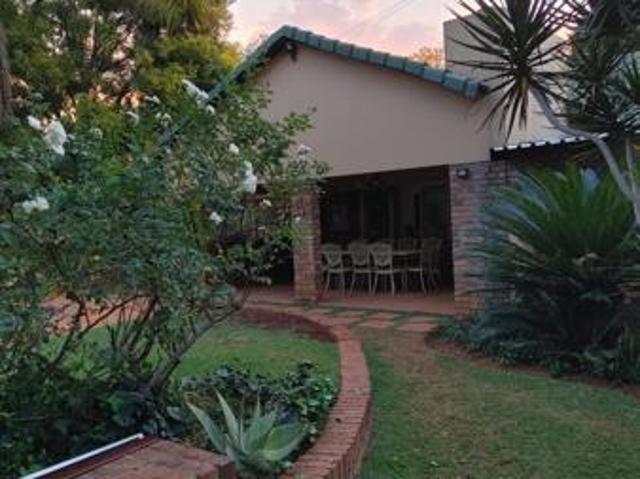 4 Bedroom House in Rooihuiskraal