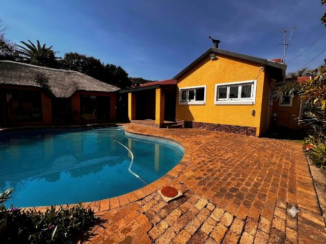 4 Bedroom House in Rooihuiskraal
