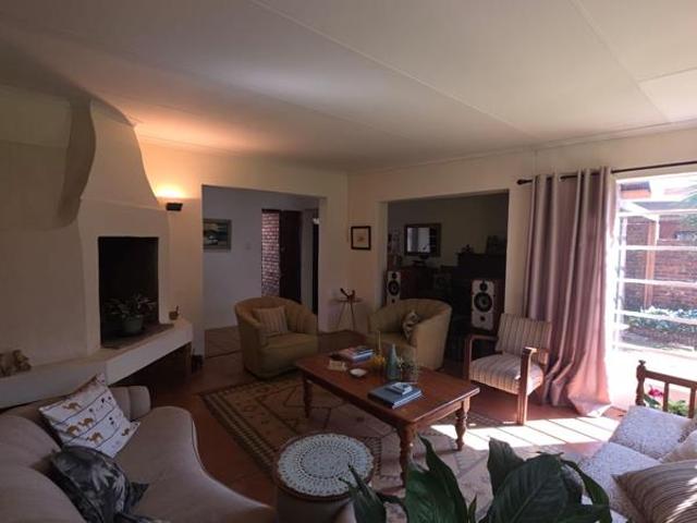 4 Bedroom House in Rooihuiskraal