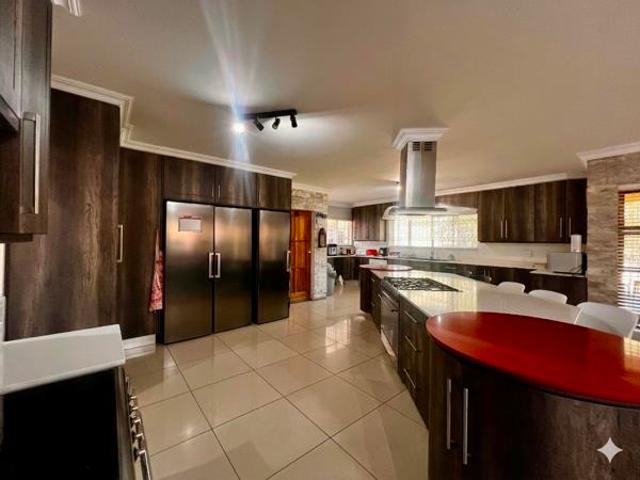 4 Bedroom House in Rooihuiskraal
