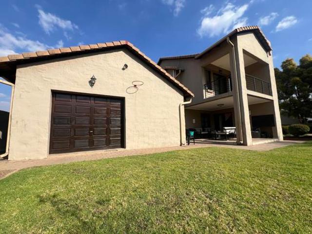 4 Bedroom House in Rooihuiskraal North