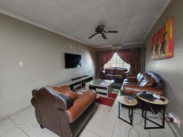4 Bedroom House in Rooihuiskraal North