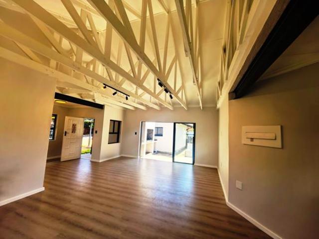 4 Bedroom House in Rooihuiskraal North