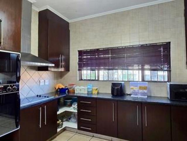 4 Bedroom House in Rooihuiskraal North