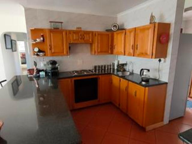 4 Bedroom House in Rooihuiskraal North