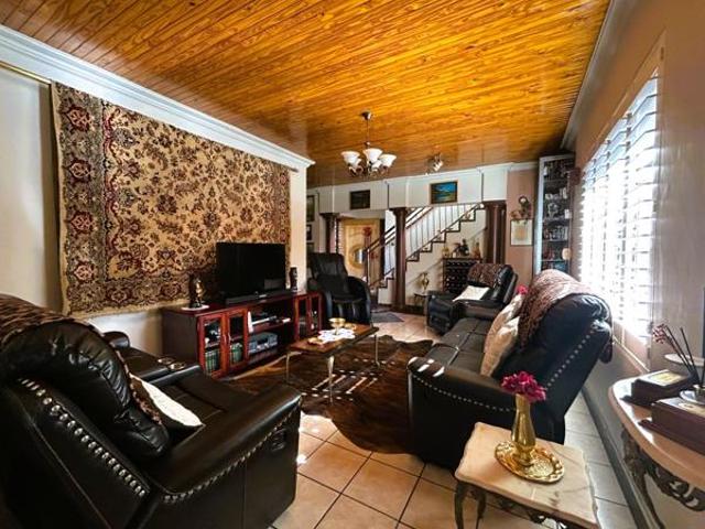 4 Bedroom House in Rooihuiskraal North