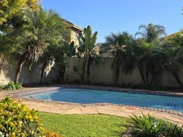 4 Bedroom House in Rooihuiskraal North
