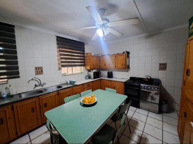 4 Bedroom House in Roosheuwel