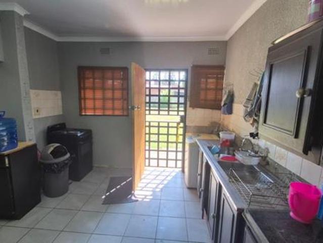 4 Bedroom House in Roosheuwel