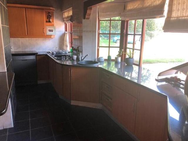 4 Bedroom House in Randjesfontein AH